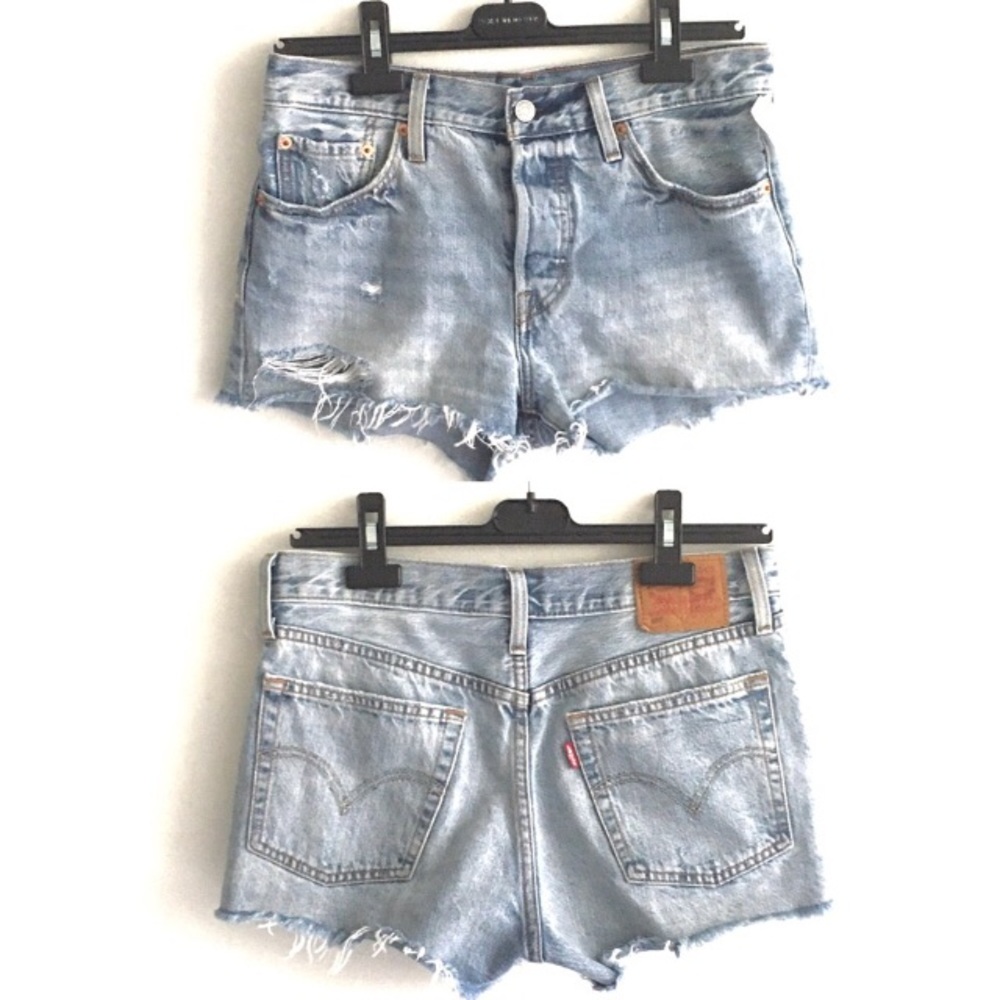 LEVI’s 501 Cut Off Denim Shorts 
Blue 27